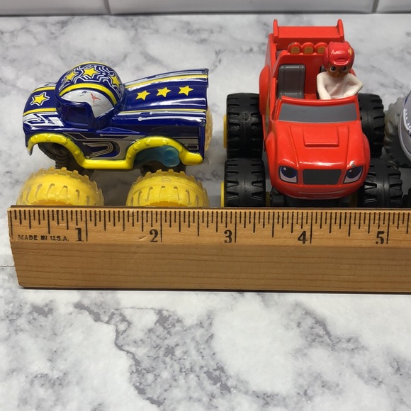 Blaze and the Monster Machines Trucks - Picture 2 of 13